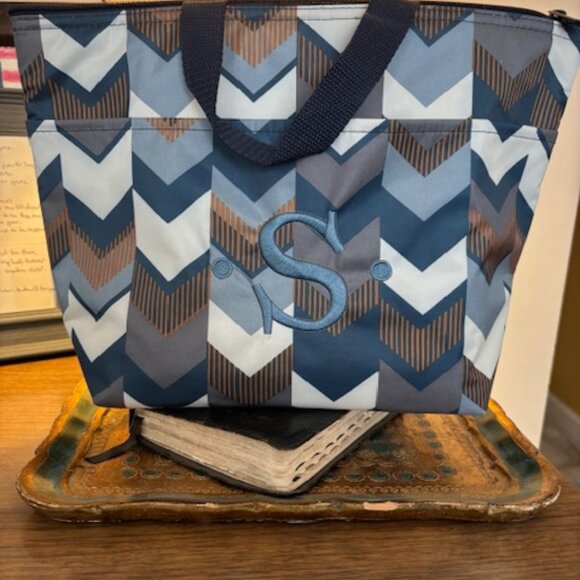 Thirty-One Lunch Tote - Picture 1 of 3